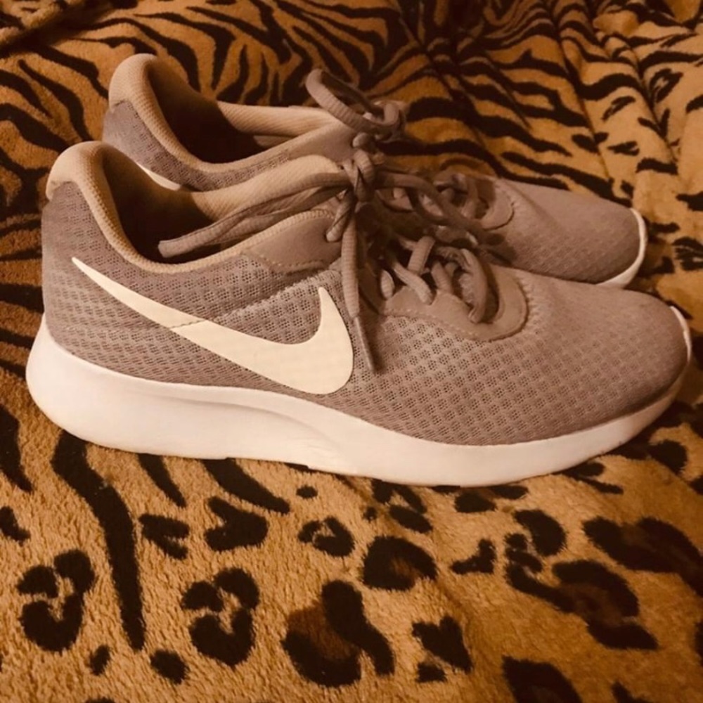 Women’s Gray Nikes sz 8.5